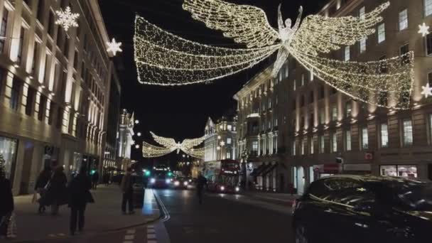 Boże Narodzenie w Londynie z wspaniałe zdobienia street - Londyn, Anglia - 16 grudnia 2018 r. — Wideo stockowe