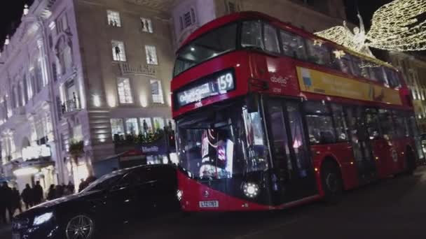Autobús de Londres a Oxford Circus por la noche - LONDRES, INGLATERRA - 16 DE DICIEMBRE DE 2018 — Vídeos de Stock