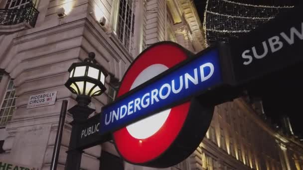 London Underground station at night - LONDON, ENGLAND - DECEMBER 16, 2018 — Stock Video