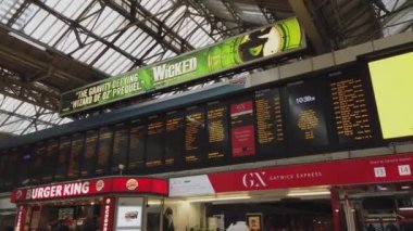 Londra Victoria İstasyonu - Londra, İngiltere - 16 Aralık 2018 gelen