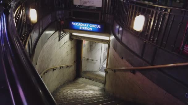 Stanice Londýnského Metra Piccadilly Circus Vchod Londýn Velká Británie Prosince — Stock video