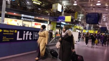 Manchester Piccadilly tren istasyonu - Manchester, Büyük Britanya - 1 Ocak 2019