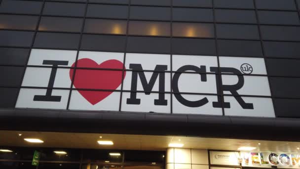 Love Manchester Sign Flughafen Manchester Vereinigtes Königreich Januar 2019 — Stockvideo