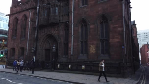 マンチェスターのジョン ライランズ図書館が有名なランドマーク マンチェスター イギリス 2019 日です — ストック動画