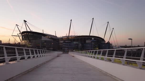 步行前往曼城伊蒂哈德体育场 英国曼彻斯特 2019年1月1日 — 图库视频影像