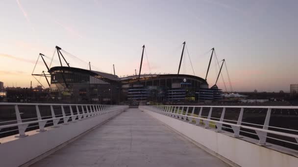 Loopbrug Naar Etihad Stadium Van Manchester City Manchester Verenigd Koninkrijk — Stockvideo