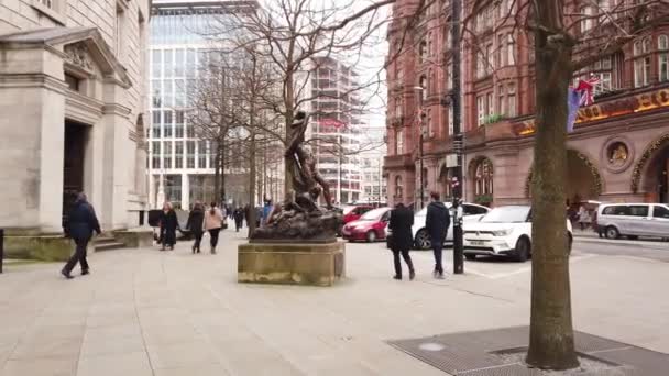 Manchester Manchester Büyük Britanya Merkez Kütüphanesi Önünde Ocak 2019 Heykel — Stok video