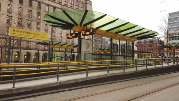 Peter Square Metrolink Tram Station Manchester Manchester United Kingdom January — стоковое видео