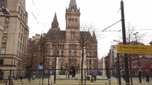 从圣彼得斯广场 英国曼彻斯特 的曼彻斯特市政厅景观 2019年1月1日 — 图库视频影像