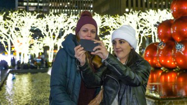 New York'ta Noel - New York, ABD - 4 Aralık 2018 alışveriş için harika bir zamanı