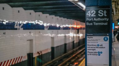 New York metro platformu 42th Street - New York, ABD - 4 Aralık 2018
