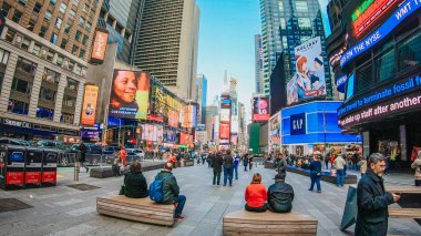 Ünlü Times Square Manhattan New York geniş açı görünümü - yeni 