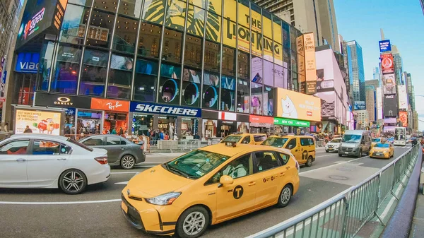 Ünlü Times Square Manhattan New York geniş açı görünümü - yeni — Stok fotoğraf
