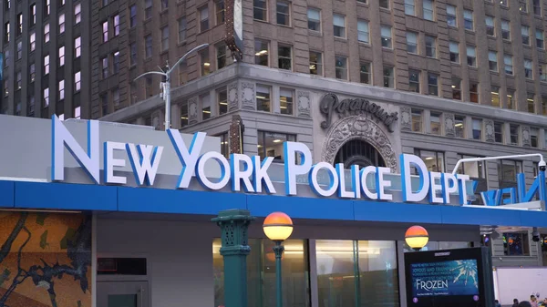 NYPD Departamento de Polícia de Nova York em Times Square - NOVA IORQUE, EUA — Fotografia de Stock