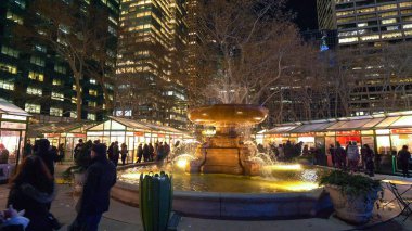 Bryant Park Manhattan çeşmede gece - New York, Amerika Birleşik Devletleri - De