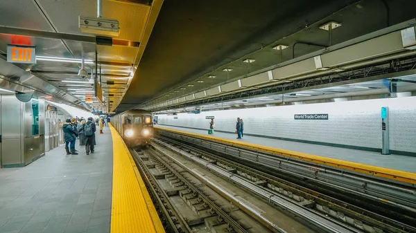 Plataforma de metrô World Trade Center em Nova York - NOVA IORQUE, EUA — Fotografia de Stock