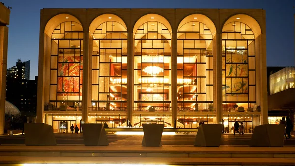 Metropolitan Opera genaamd BMO in het Lincoln Center in Manhattan - N — Stockfoto