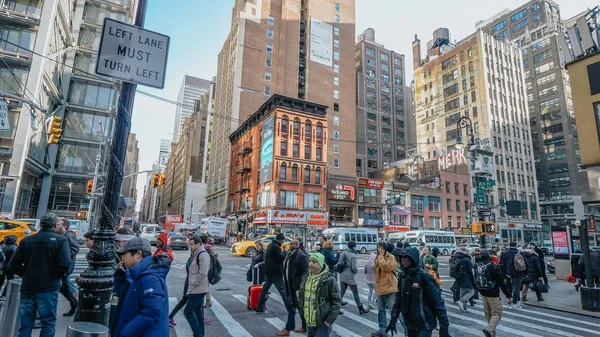 Manhattan New York - New York, ABD - Dece meşgul sokak köşesinde