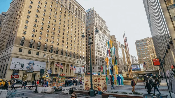 Tipik binalarda Manhattan midtown - New York, ABD - Decemb