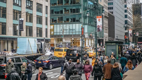 Manhattan street view at Bryant Park - NOVA IORQUE, EUA - DEZEMBRO — Fotografia de Stock