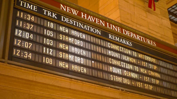 Расписание движения на вокзале New York Grand Central - НЬЮ-ЙОРК, США - D — стоковое фото