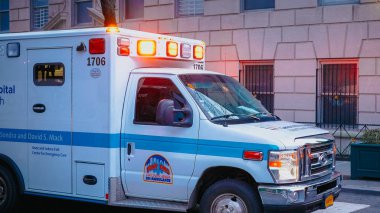 Emercency ambulans araba New York - New York, ABD - Aralık ayında 