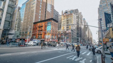 Manhattan tipik street view 8 Avenue - New York, Amerika Birleşik Devletleri - 4 Aralık 2018