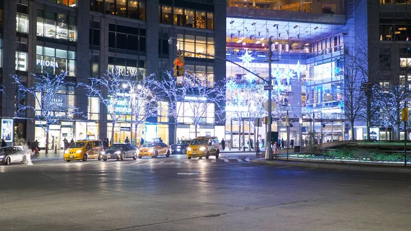Columbus Circle Манхеттен вночі - Нью-Йорк, США — 4 грудня — стокове фото