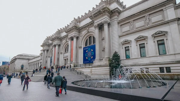 Музей Метрополитен в Нью-Йорке - НЬЮ-ЙОРК, США - ДЕСЯТИЛЕТИЕ — стоковое фото