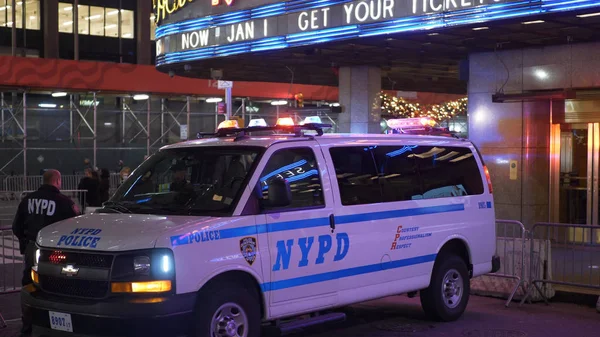 NYPD New York Police Car por la noche - NUEVA YORK, EE.UU. - 4 DE DICIEMBRE , — Foto de Stock