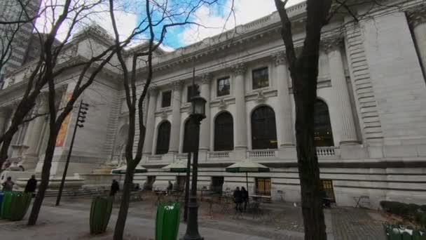 Публічна бібліотека в Манхеттен Нью-Йорк — стокове відео