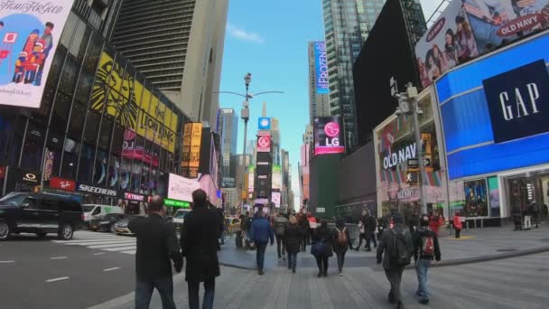 Famoso Times Square En Manhattan Nueva York amplia vista angular — Vídeo de stock