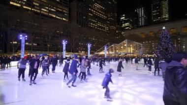 Bryant Park Manhattan büyük buz pistinde gece