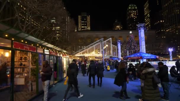 ブライアント ・ パークで夜のクリスマス マーケット — ストック動画