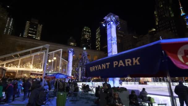 Mercatino di Natale al Bryant Park di notte — Video Stock