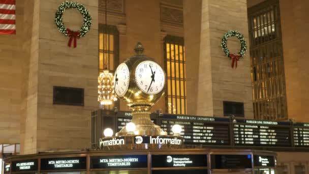 Informatiebalie tijdens New York Grand Central — Stockvideo