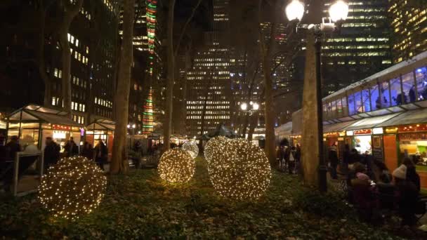 Bellissima decorazione natalizia a Bryant Park Manhattan — Video Stock