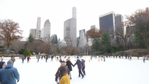 Central Park New York, buz pateni pisti — Stok video