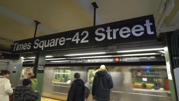 Times Square znamení 42nd street na Manhattanu — Stock video