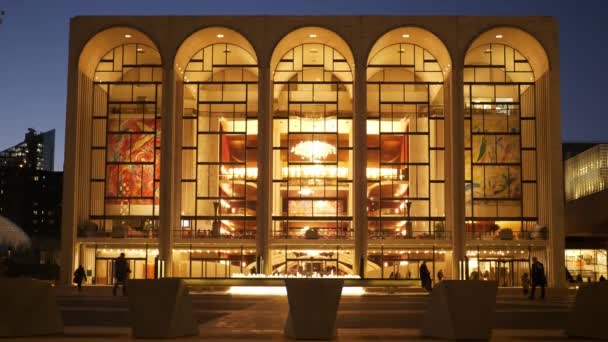 Krásná budova z potkal metropolitní Opera New York — Stock video