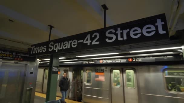 Letrero de Times Square calle 42 en Manhattan — Vídeos de Stock