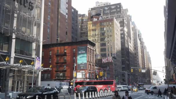 Tipica vista sulla strada di Manhattan in 8th Avenue — Video Stock