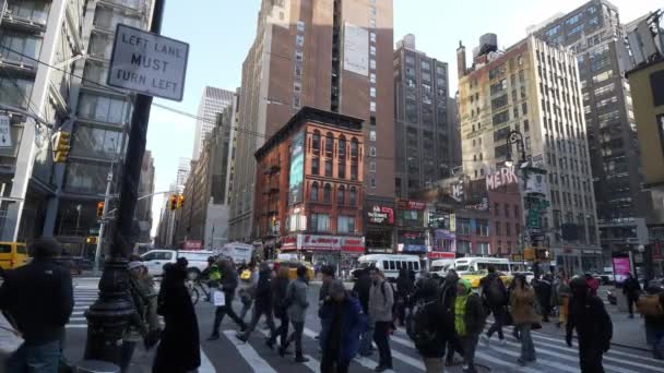 Angolo di strada trafficato a Manhattan New York — Video Stock