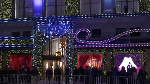 曼哈顿萨克斯第五大道的圣诞装饰 — 图库视频影像