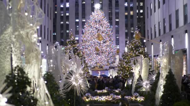 Διάσημο χριστουγεννιάτικο δέντρο στο Rockefeller Center στο Μανχάταν — Αρχείο Βίντεο