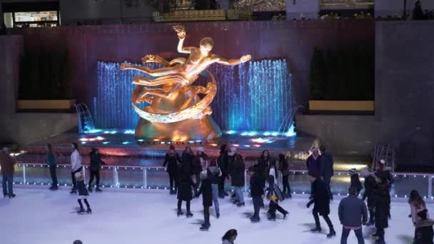 Παγοδρόμιο στο Rockefeller Center της Νέας Υόρκης — Αρχείο Βίντεο