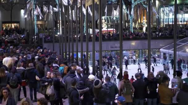 Pista de hielo en Rockefeller Center Nueva York — Vídeos de Stock