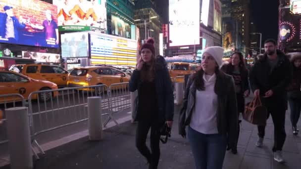 Spacer Nad Times Square Przez Noc Manhattan Nowy Jork Grudnia — Wideo stockowe