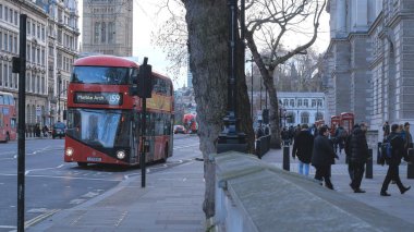 Tipik Londra sokak görünümü Whitehall'daki - Londra, İngiltere - 15 Aralık 2018