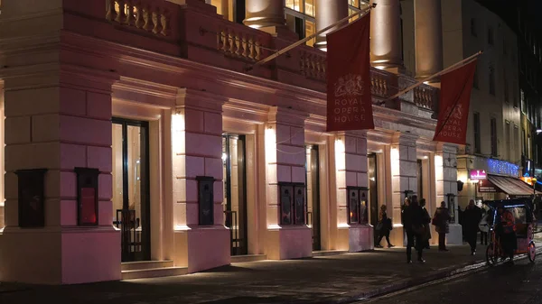 Royal Opera House in London bei Nacht - London, England - 15. Dezember 2018 — Stockfoto